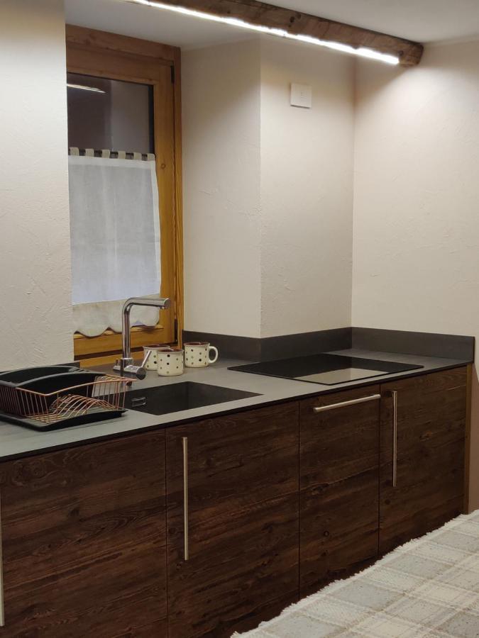 Au Fond Du Bourg Apartment อาออสตา ภายนอก รูปภาพ